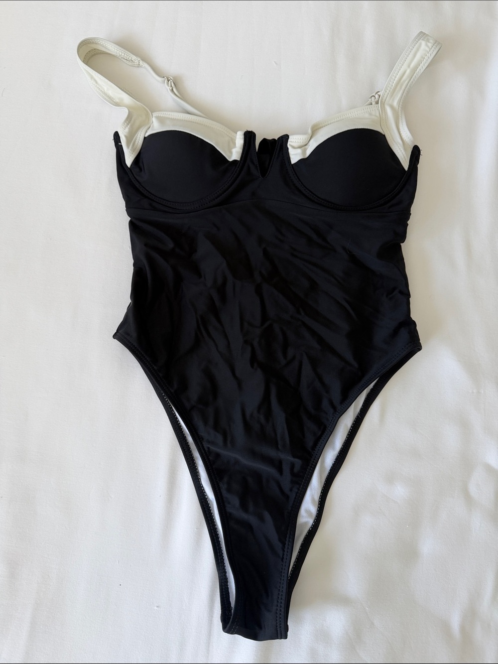 Black & White Underwire One-Piece Swimsuit S